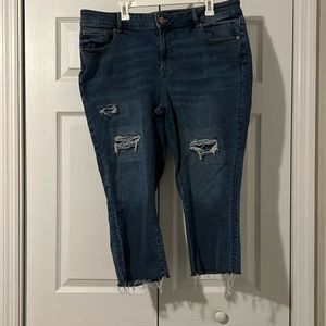 Maurice’s mid rise distressed cropped jean. Size 20w